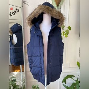 GAP DOWN PUFFER HOODED VEST 🍂